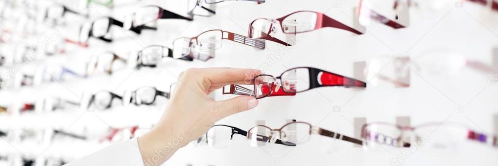 depositphotos_25792413-stock-photo-female-optician-suggest-glasses